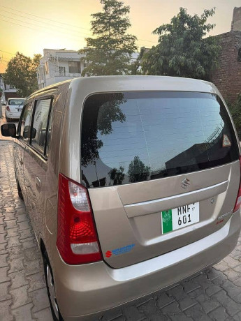 suzuki-wagon-r-2017-big-18