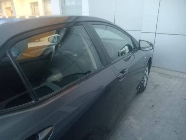 toyota-corolla-gli-2018-big-8