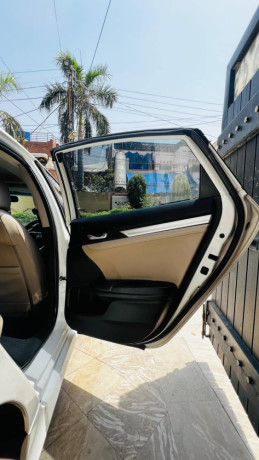 honda-civic-2018-red-meter-full-option-big-10
