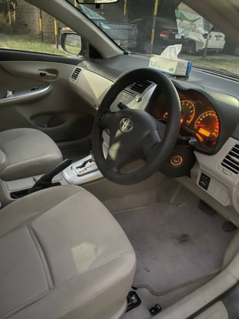 toyota-corolla-gli-16-model-2012-big-8