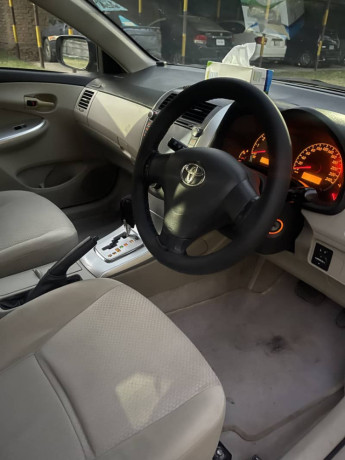 toyota-corolla-gli-16-model-2012-big-9