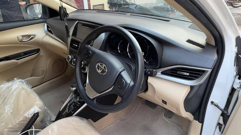 toyota-yaris-2022-big-13