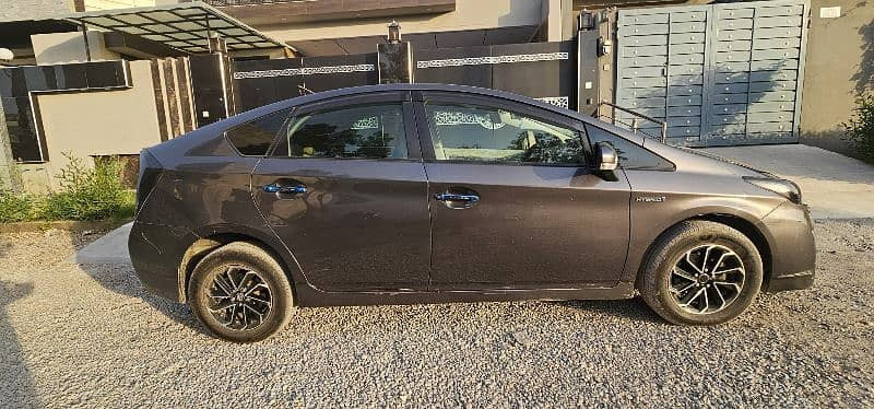 toyota-prius-2011-big-6