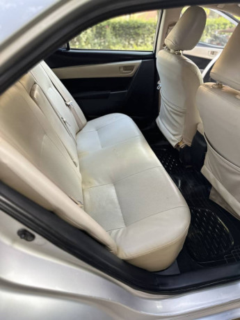 toyota-corolla-gli-13-manual-2017-model-lahore-registered-big-10