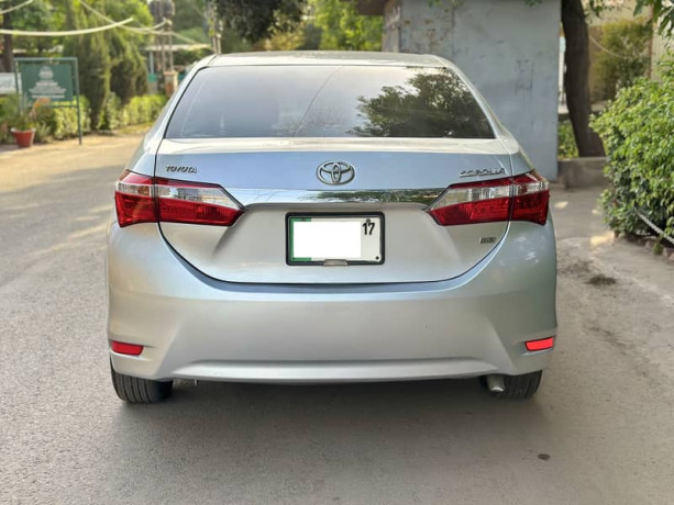 toyota-corolla-gli-13-manual-2017-model-lahore-registered-big-3