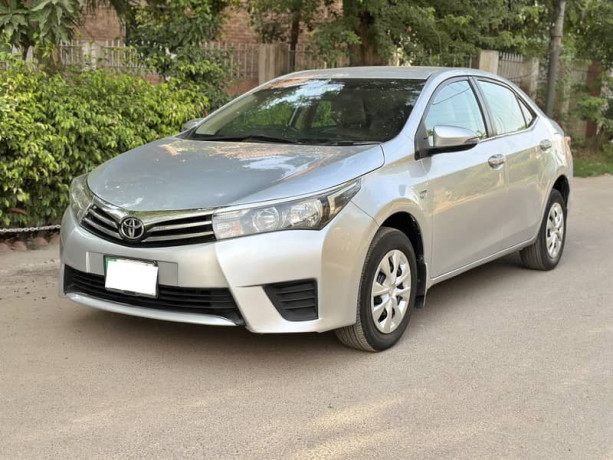 toyota-corolla-gli-13-manual-2017-model-lahore-registered-big-2
