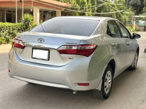 toyota-corolla-gli-13-manual-2017-model-lahore-registered-big-1