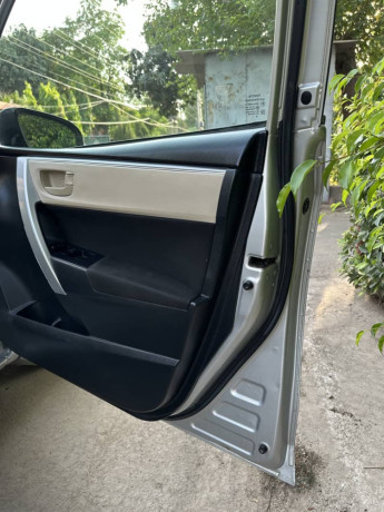 toyota-corolla-gli-13-manual-2017-model-lahore-registered-big-15