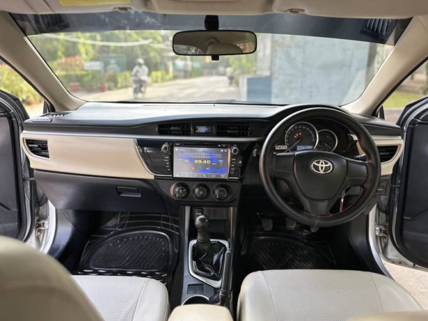 toyota-corolla-gli-13-manual-2017-model-lahore-registered-big-9