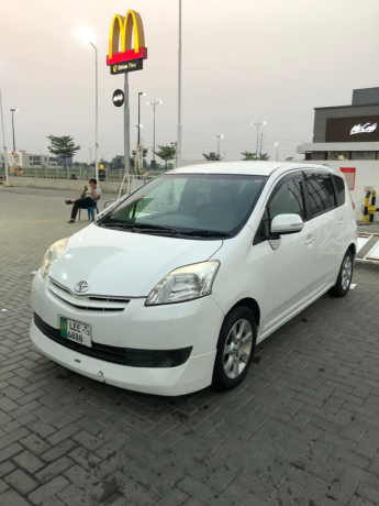 toyota-passo-sette-7-seater-big-0