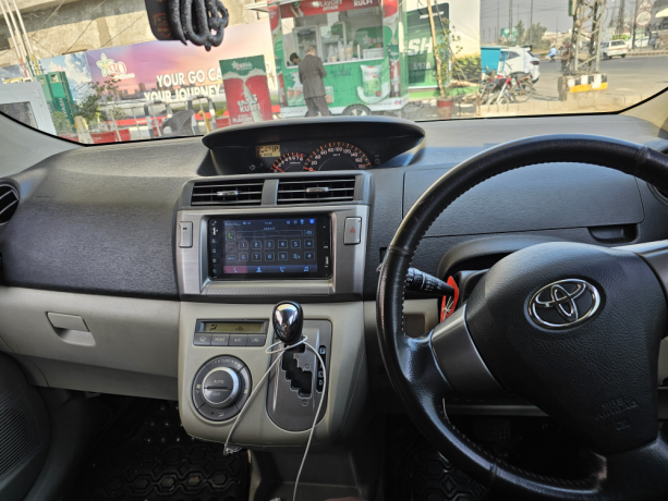 toyota-passo-sette-7-seater-big-6
