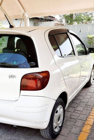 toyota-vitz-2003-big-9