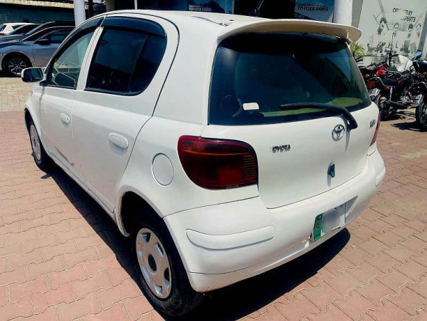 toyota-vitz-2003-big-2