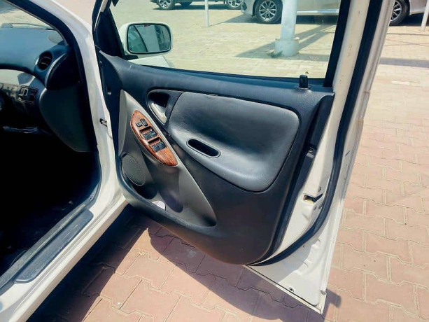 toyota-vitz-2003-big-7