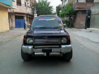 mitsubishi-pajero-1992