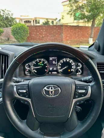 toyota-land-cruiser-v8-zx-wald-202025-big-11