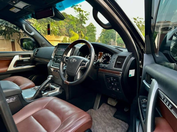 toyota-land-cruiser-v8-zx-wald-202025-big-15