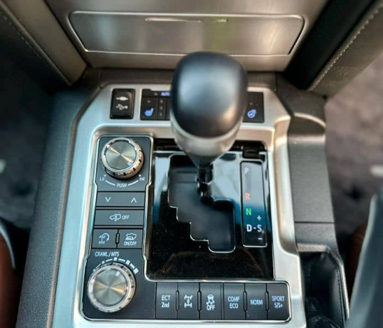 toyota-land-cruiser-v8-zx-wald-202025-big-14