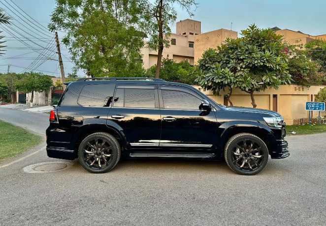 toyota-land-cruiser-v8-zx-wald-202025-big-17