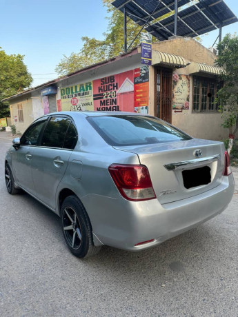 toyota-corolla-axio-2013-big-5