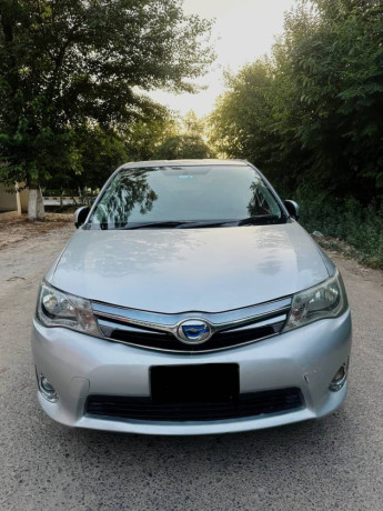 toyota-corolla-axio-2013-big-1