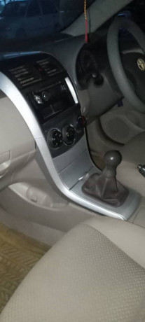 toyota-corolla-gli-2009-big-16