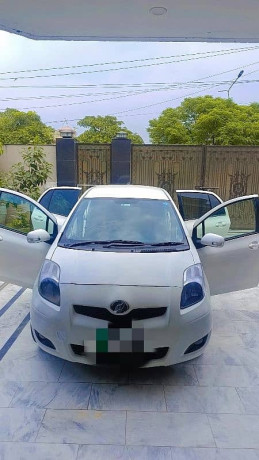 toyota-vitz-2010-big-0