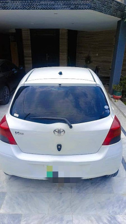 toyota-vitz-2010-big-2