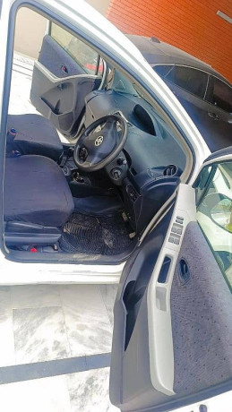 toyota-vitz-2010-big-18