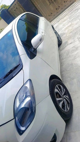 toyota-vitz-2010-big-13