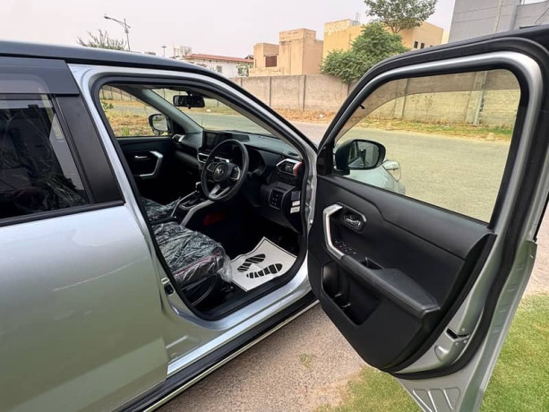 toyota-raize-z-premium-package-2020-45-grade-with-body-kit-big-14