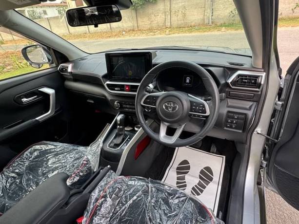 toyota-raize-z-premium-package-2020-45-grade-with-body-kit-big-16