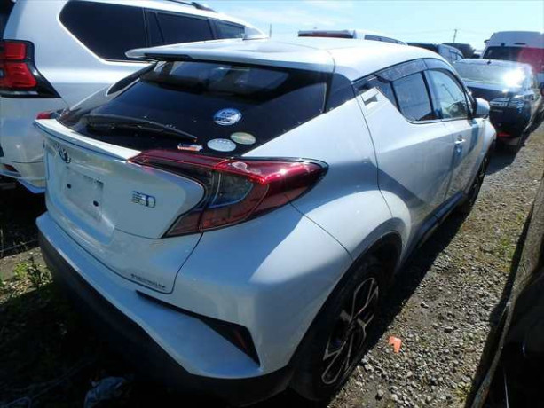 toyota-c-hr-g-led-2019-big-1