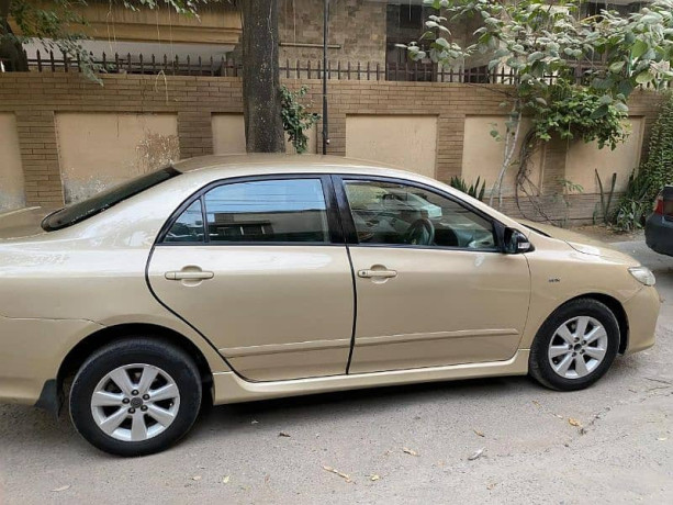 toyota-corolla-gli-2011-big-6