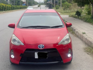 toyota-aqua-2013
