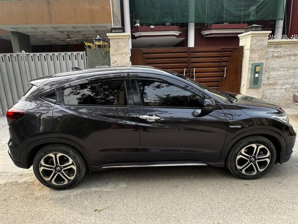 honda-vezel-hybrid-z-2016-honda-sensing-like-brand-new-condition-big-2