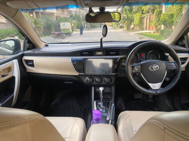 toyota-corolla-grande-2015-geniune-big-1