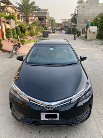 toyota-corolla-grande-2015-geniune-big-0