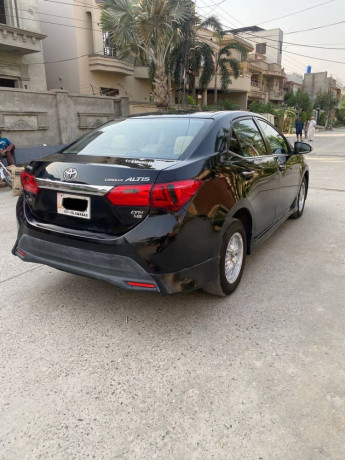 toyota-corolla-grande-2015-geniune-big-10