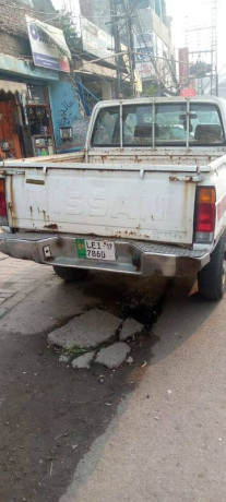 nissan-pickup-1990-big-3
