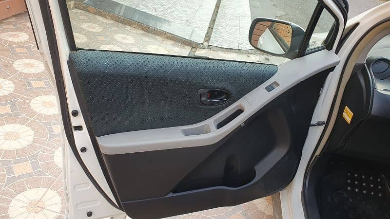 toyota-vitz-2007-big-11