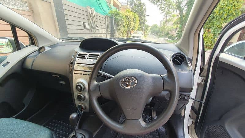 toyota-vitz-2007-big-12