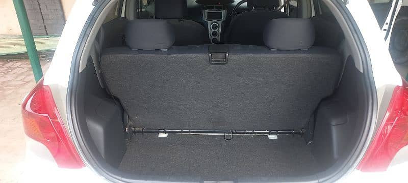 toyota-vitz-20102013-big-4