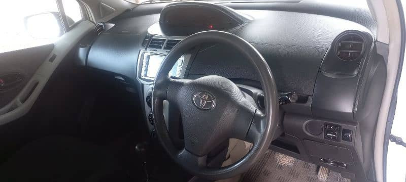 toyota-vitz-20102013-big-2