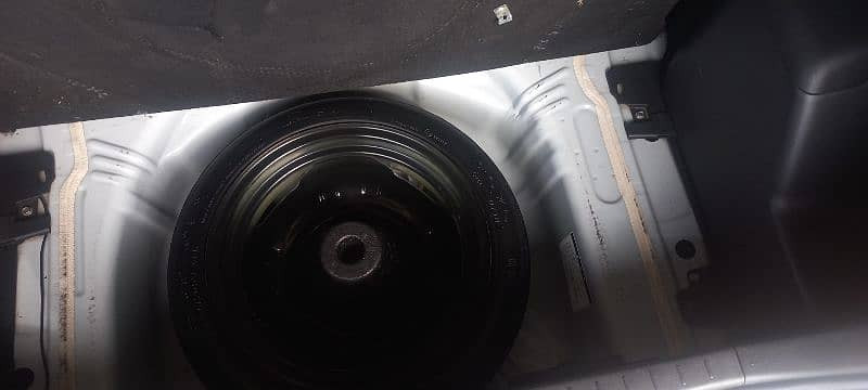 toyota-vitz-20102013-big-3