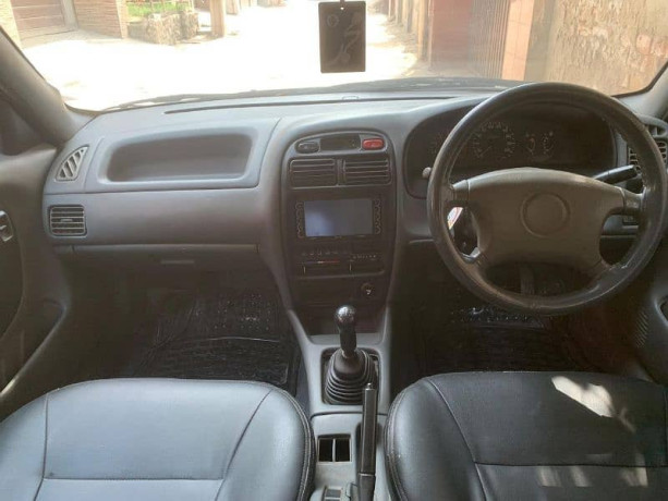 suzuki-baleno-2005-big-8