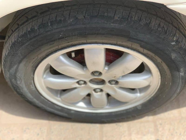 suzuki-baleno-2005-big-9
