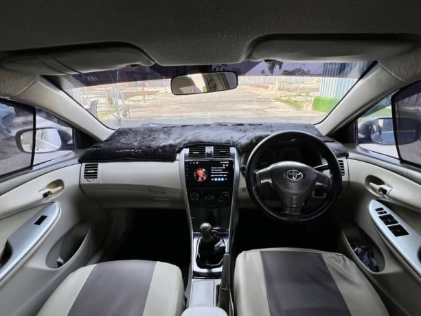 toyota-corolla-gli-2010-face-uplifted-big-3