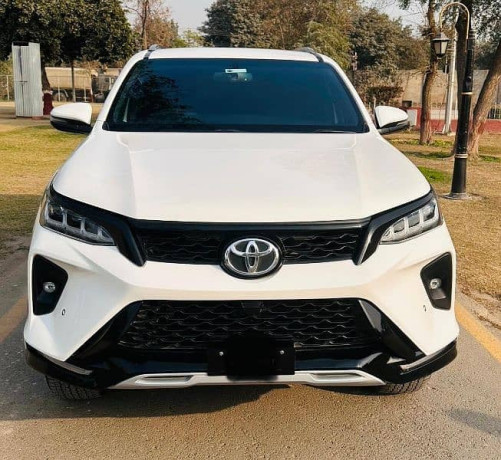 toyota-fortuner-legender-2022-big-0