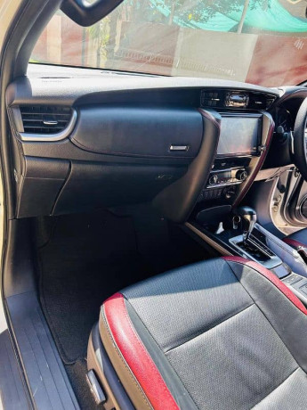 toyota-fortuner-legender-2022-big-9